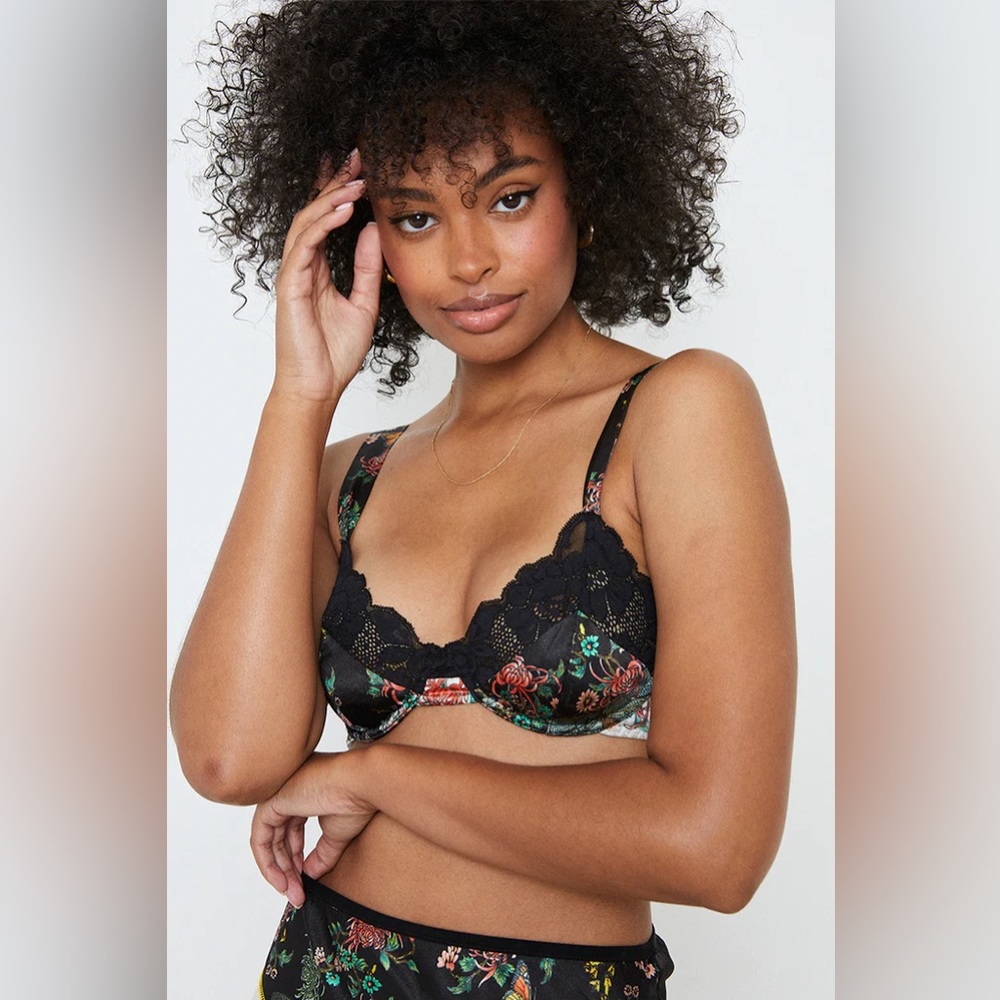 We are HAH black after hours lace floral bra Like New